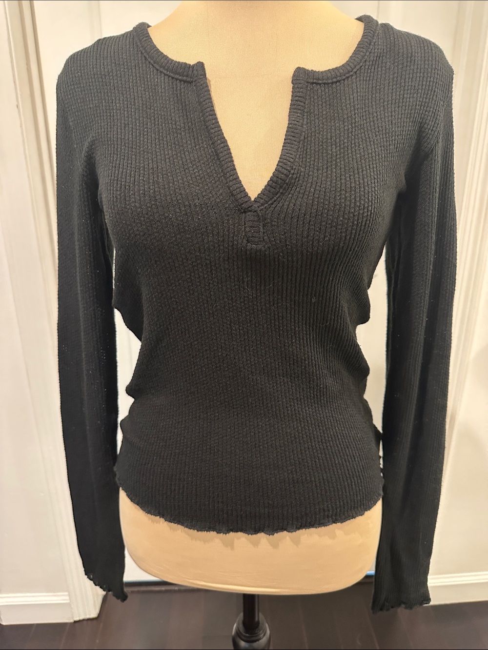 Love Tree Black Ribbed Long-Sleeve V-Notch Top